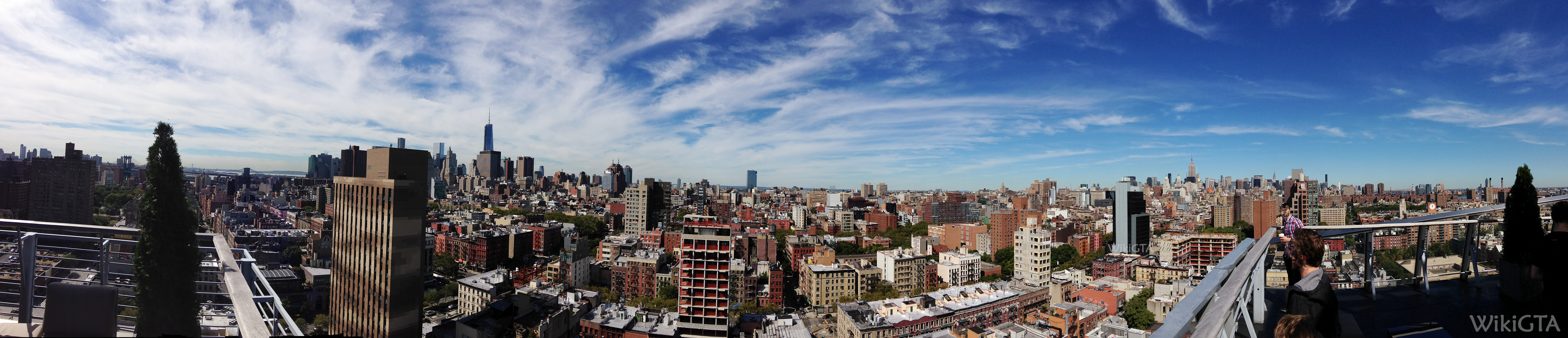 New York is in het echt vele malen groter dan Liberty City. Toch herken je direct de overeenkomst in gebouwen. Panorama geschoten vanaf Hotel on Rivington
